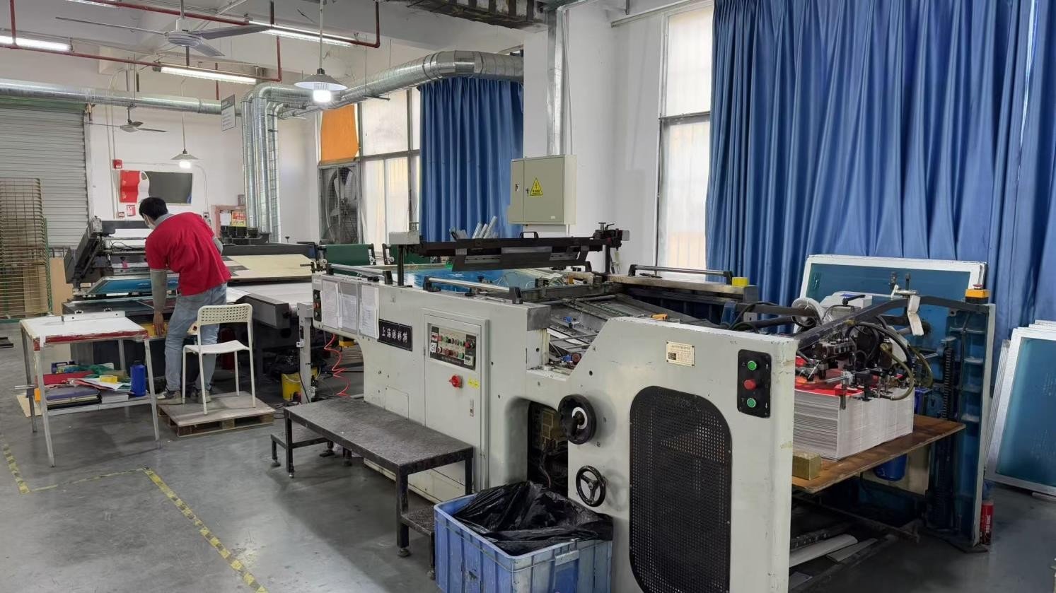 Operators running an automated gluing line