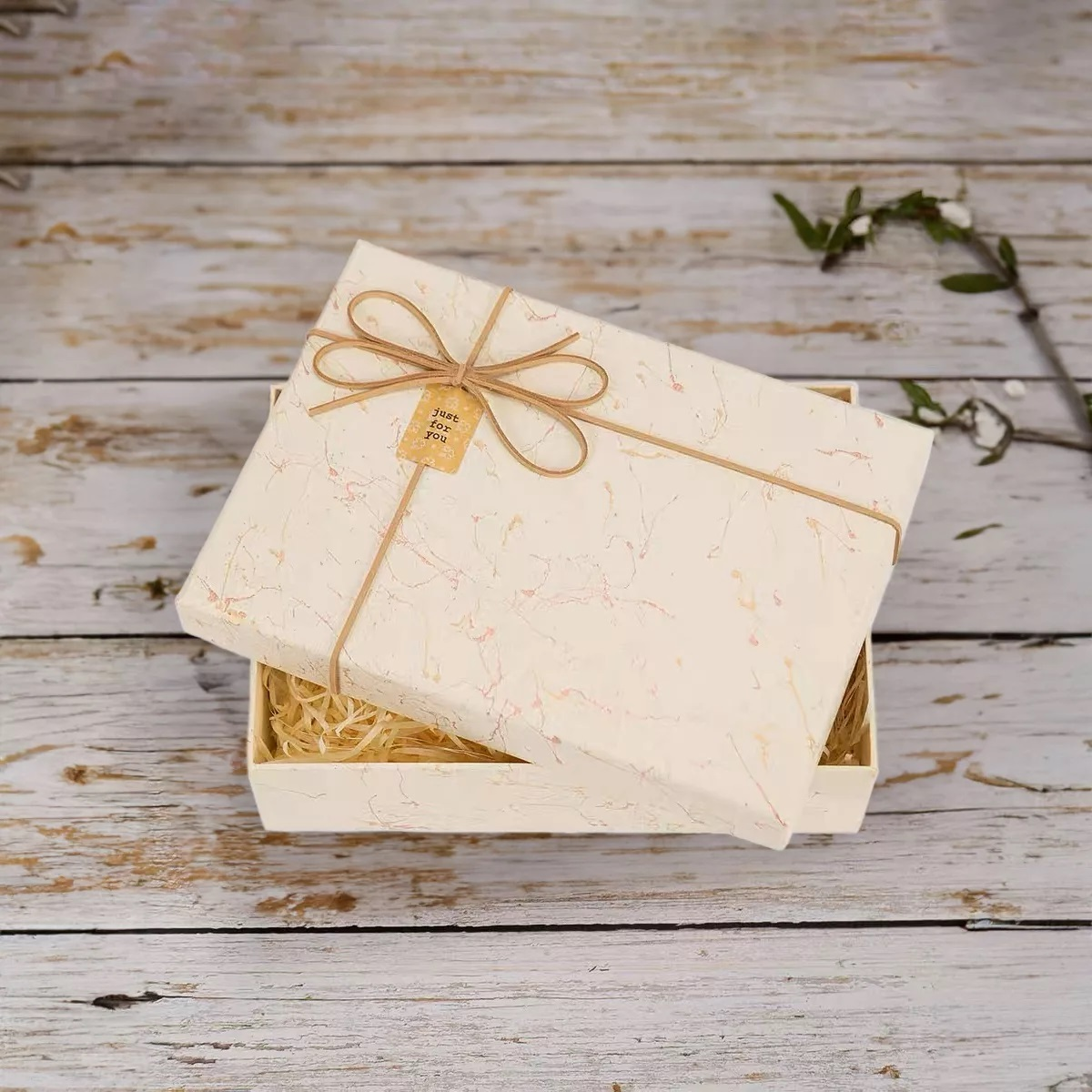 Luxury lid and base gift box with gold hot-stamping